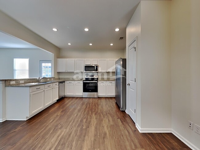 Photo - 405 Ridgedale Rd