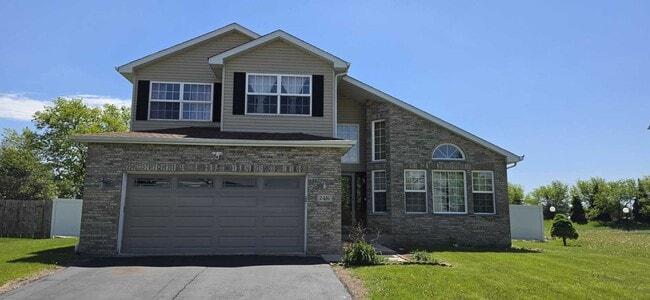 Building Photo - 2416 Boxwood Ln
