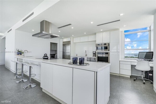 Photo - 2 br, 2.5 bath Condo - 5660 Collins Ave Ap... Unidad Apt 21C