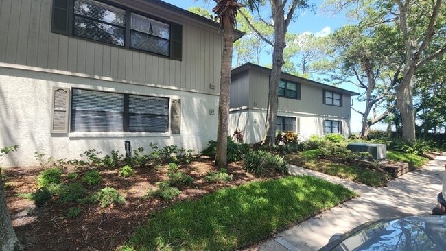 Building Photo - Conquistador 2 Bed 2 Bath - Just steps from the pool! Unit 27