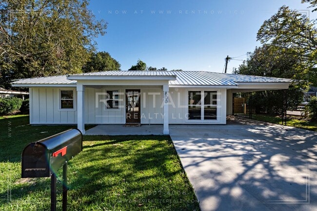 Building Photo - Beautifully Updated 3 Bed 2 Bath Home in D...