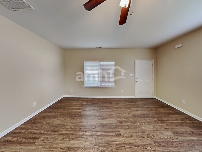 Photo - 522 Galesburg Dr