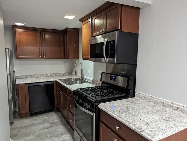 Photo - 723 Whitcomb St