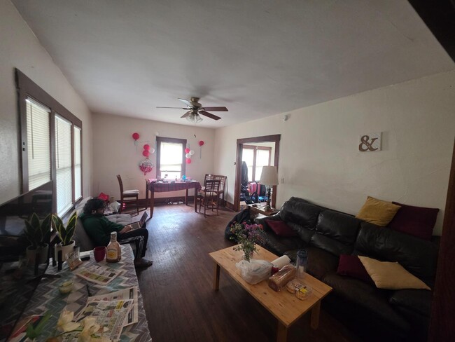 Photo - 415 E Clark St