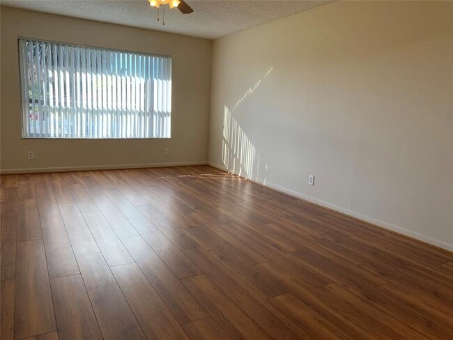 Photo - 10038 Twin Lakes Dr