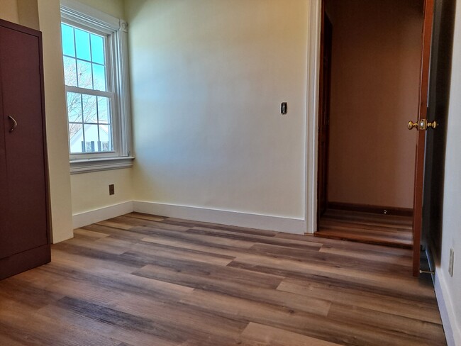 Building Photo - 1559 Mendon Rd Unit #3