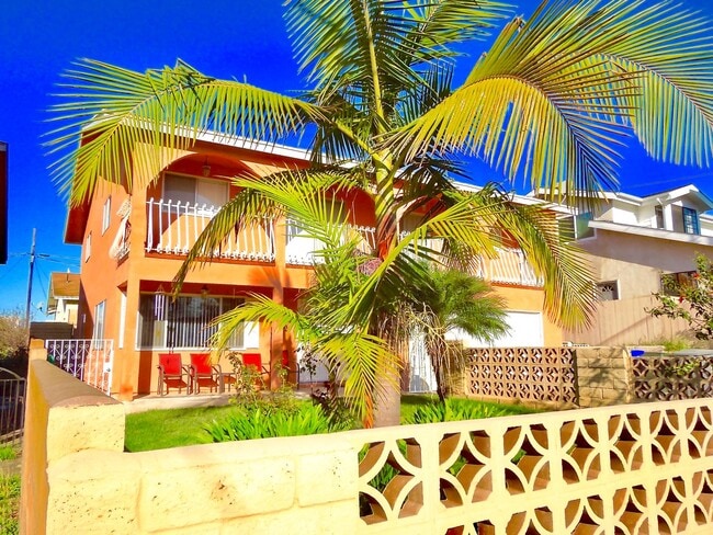 Photo - 4 Bedroom 3 bath house with 2 Car Garage