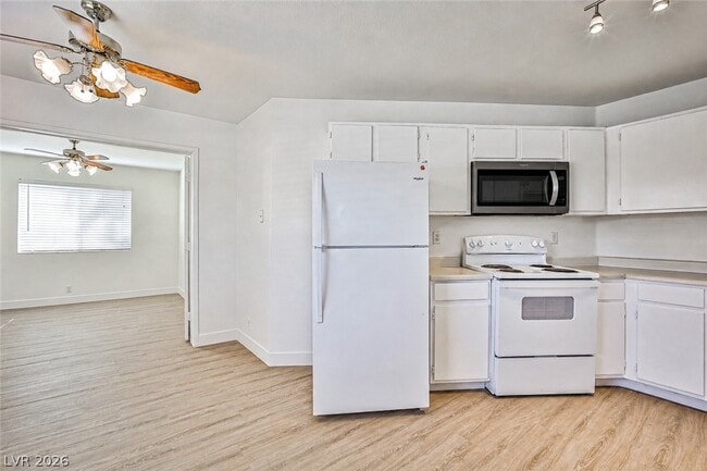 Building Photo - 5091 W Pioneer Ave Unit 201
