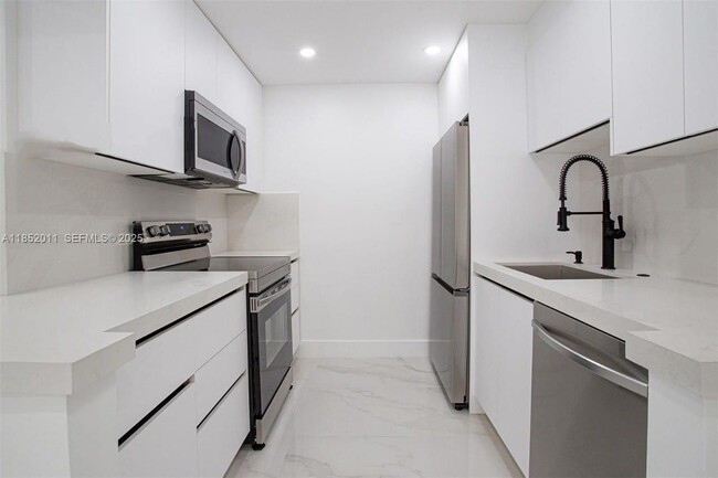 Photo - 13250 SW 7th Ct Unidad 204L