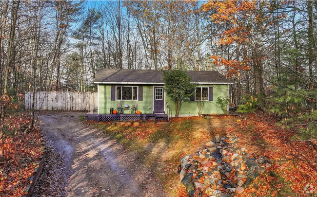 Building Photo - Cozy 2-Bedroom Home in Lake Ann – Pet Frie...