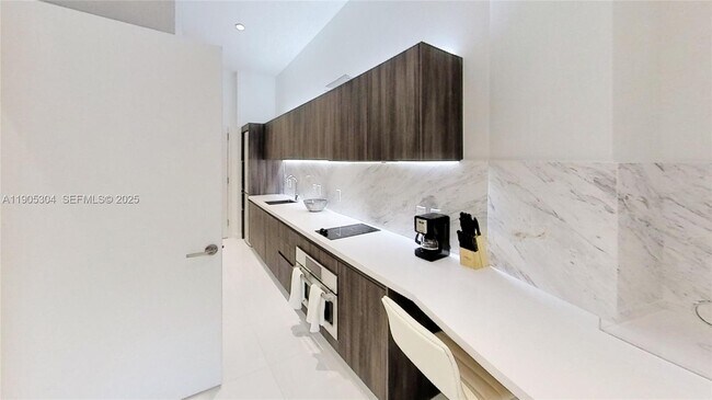 Photo - 851 NE 1st Ave Unidad 508