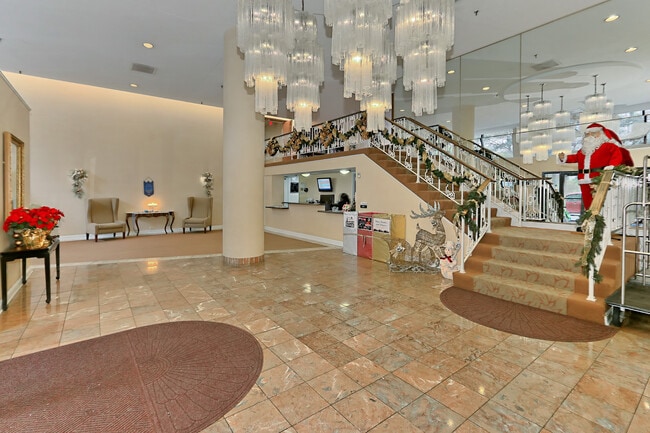 Building Photo - 3800 Powell Ln Unit 314