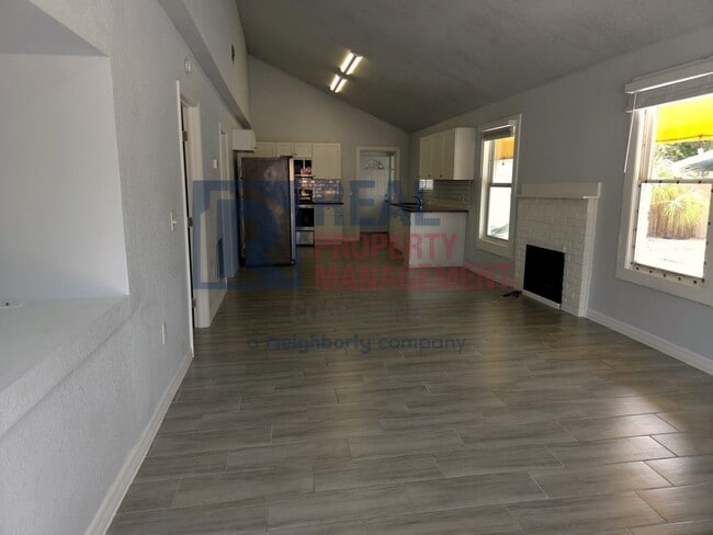 Photo - 1415 10th St W