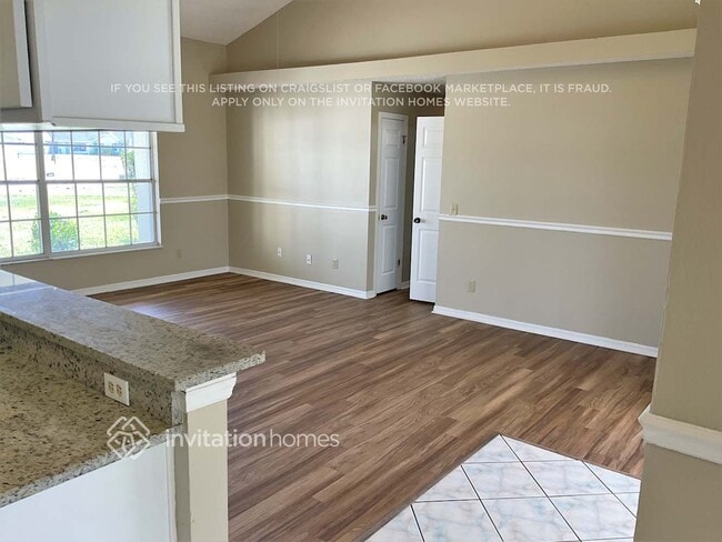 Photo - 5660 Loma Vista Dr W