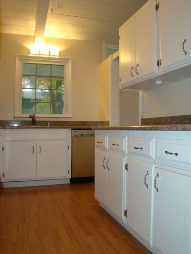 Photo - 2 Bedroom 2 Bath, dishwasher, yard, 2 parking spaces