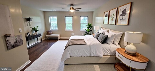 Photo - 2100 Young St SE