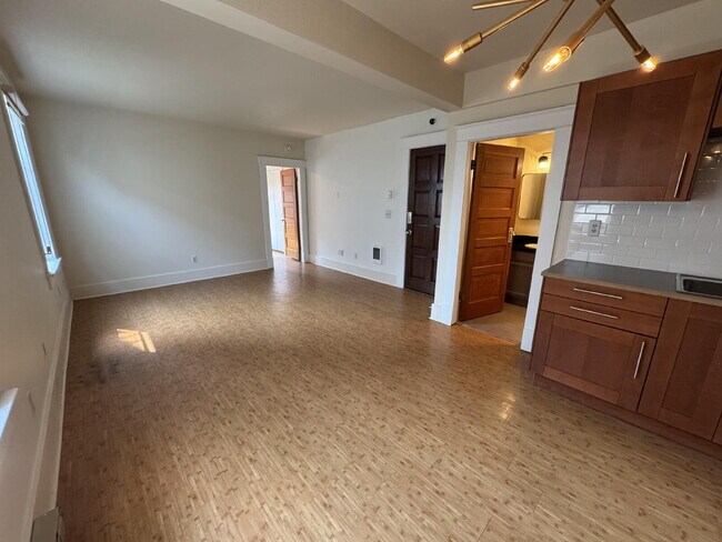 Upstair 1 bedroom Quadplex