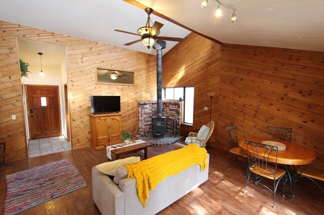 Photo - Cute Mountainaire home