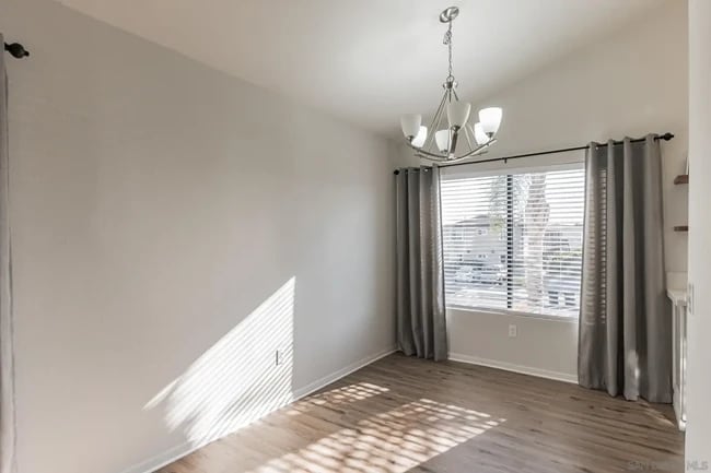 Dining cove - 4576 Hawley Blvd Unit 4