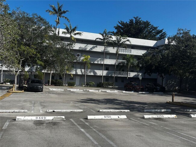 Building Photo - 17255 SW 95th Ave Unit 150