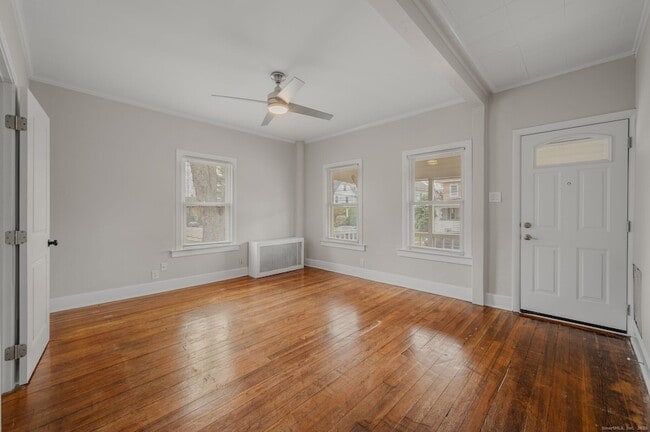 Photo - 245 Willetts Ave