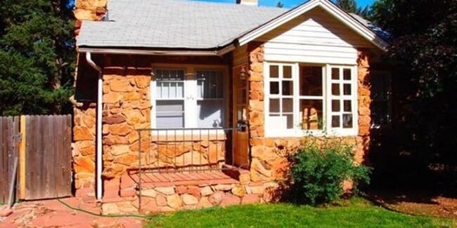 Building Photo - 3 Bed Duplex for Rent in a Peaceful Neighb... Rental
