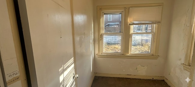 Photo - 8214 Pelham Ave