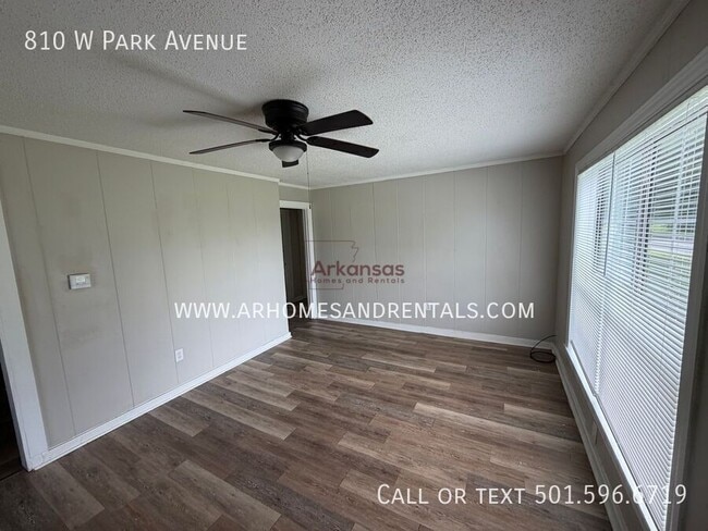 Photo - 810 W Park Ave