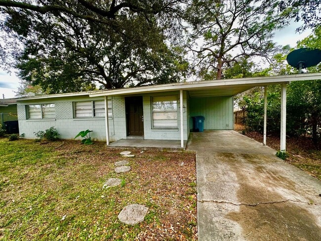 Building Photo - Charming 2-Bedroom Single-Family Home with Carport & Spacious Backyard in Orlando