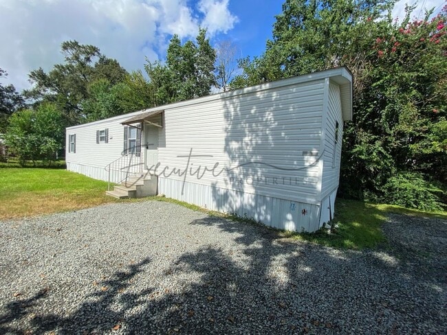 Building Photo - Affordable 3-Bedroom Mobile Home in Sulphu...
