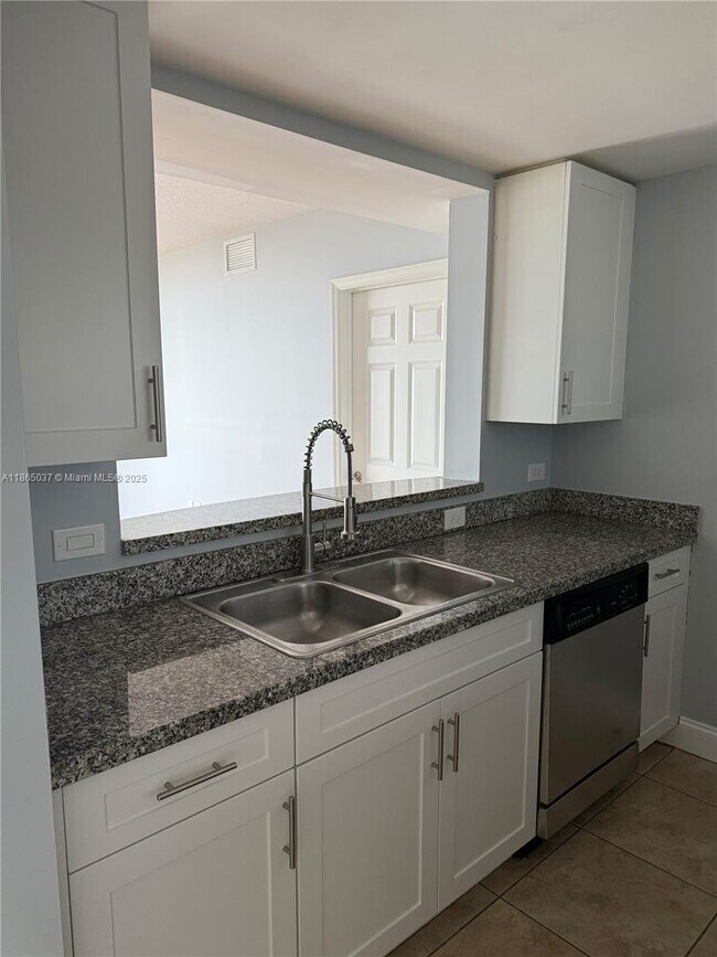 Photo - 900 SW 8th St Unit 1506