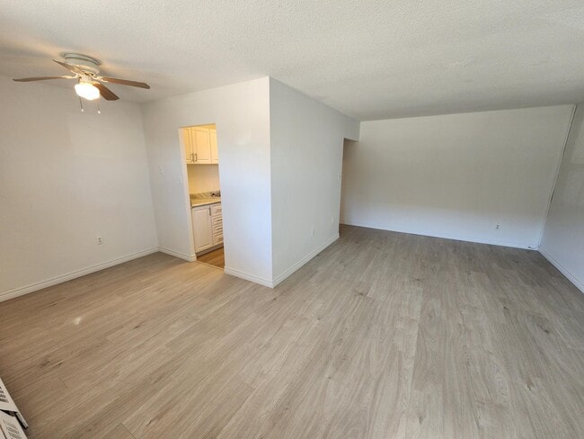 Salon - Oshawa Glen Developments Ltd