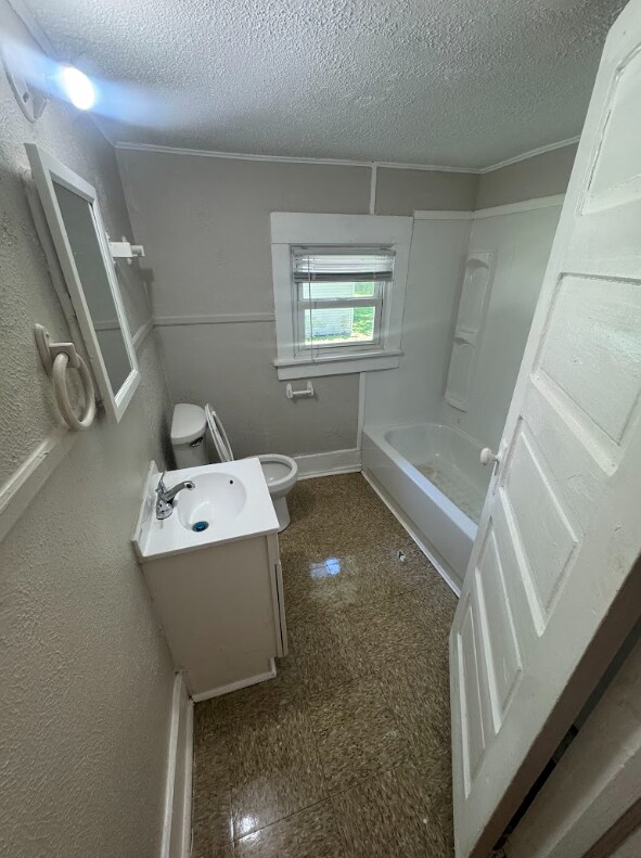 Photo - 1233 E 29th St Unit 1233