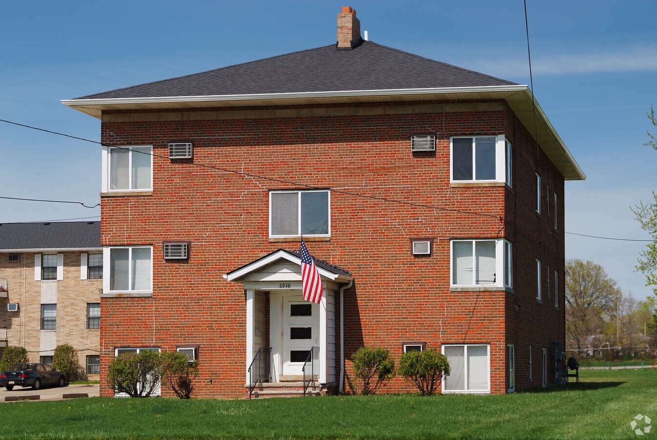 Photo - 6010-6022 Biddulph Rd