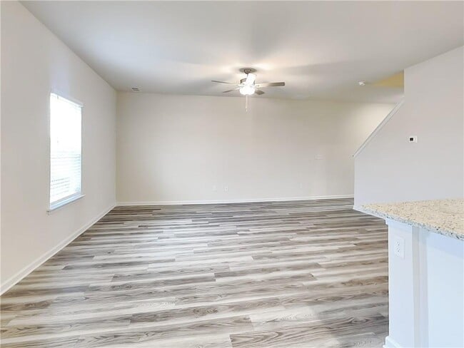 Photo - 142 Avondale Blvd SE