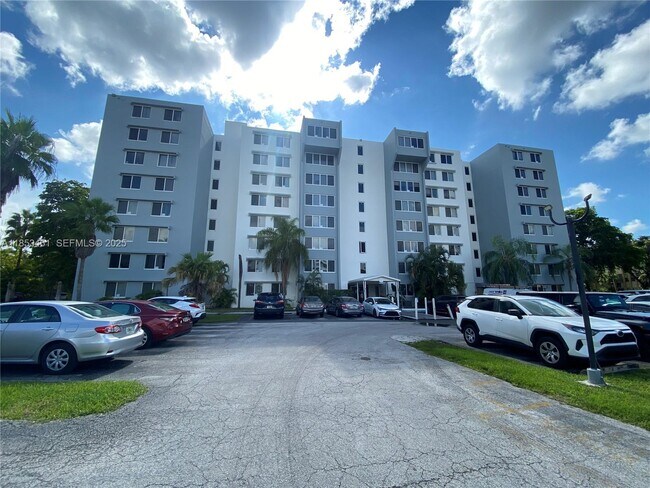 Building Photo - 9143 SW 77th Ave Unit B807