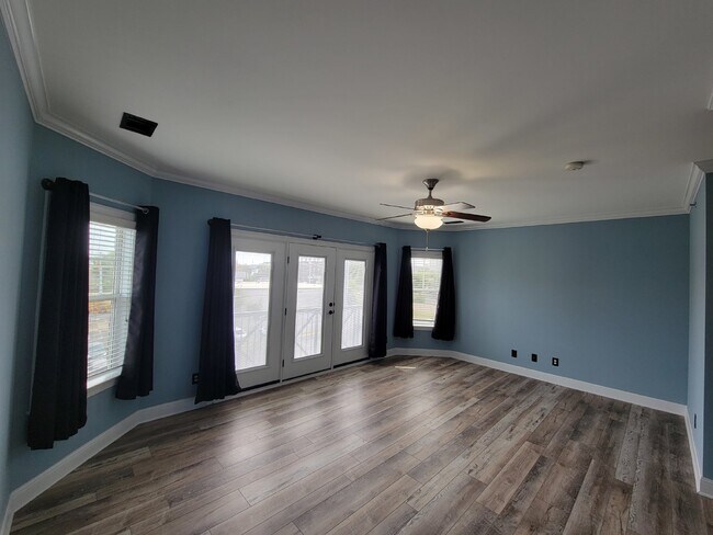 Building Photo - Germantown Gem! Unit Apt 406