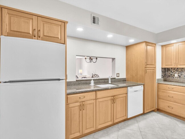 Photo - 1150 Hillsboro Mile Unit 309