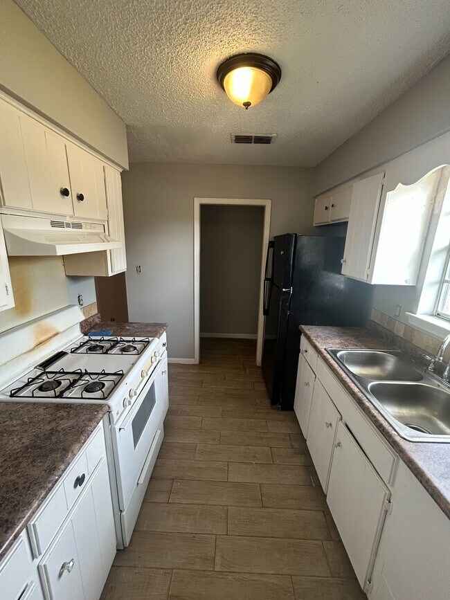 Photo - 940 Pebblebrook Dr