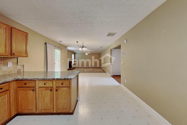 Photo - 253 Woodcreek Way