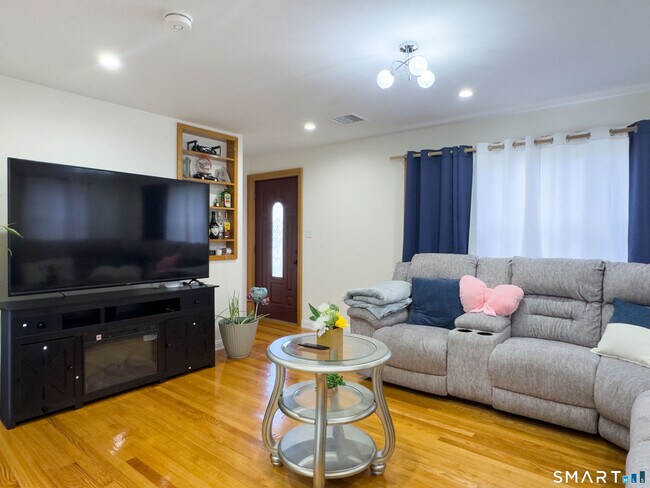 Photo - 90 Seymour St