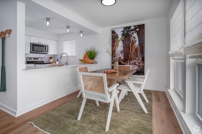 2BR, 1BA - 1009SF - Dining Room