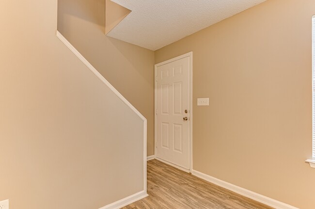 Building Photo - 133 Chalet North CT Unit 133