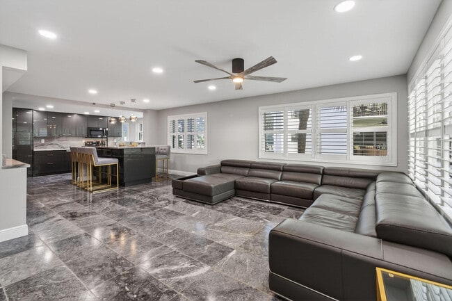 Photo - 372 Golfview Rd Unit 201