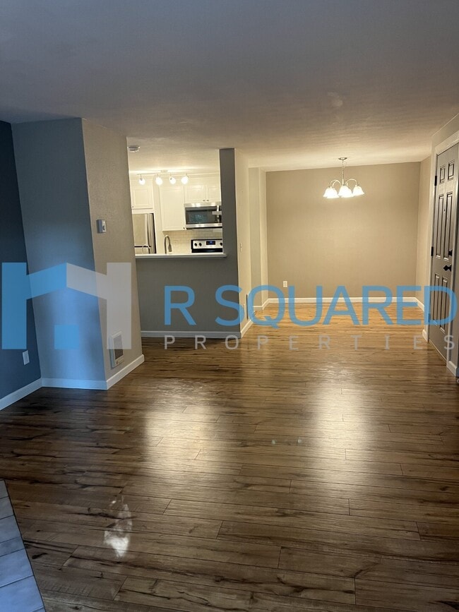 Photo - 975 Aberdeen Ave NE