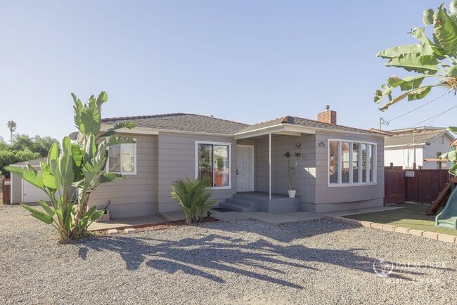 Beautiful 4B/3BA Home 1 Mile from SDSU! - Beautiful 4B/3BA Home 1 Mile from SDSU!