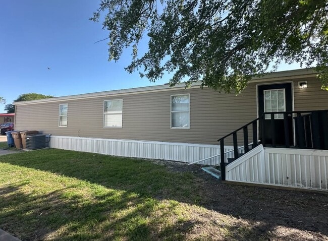 Photo - 5902 Ayers St