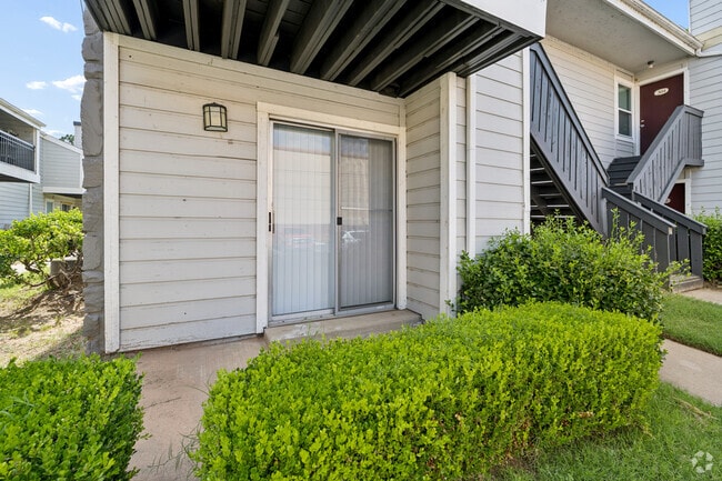 A1 1BR, 1BA - 700SF - Patio