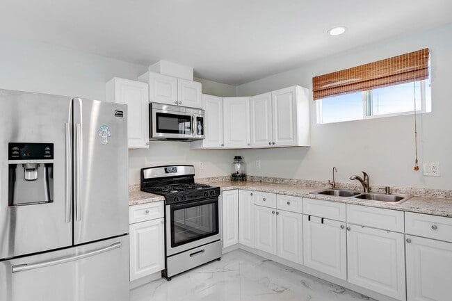 Photo - Private & Renovated 2-Bedroom Guest House in Prime Granada Hills Location