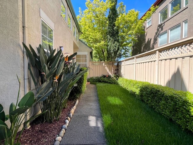Photo - 2148 Falcon Ridge Dr